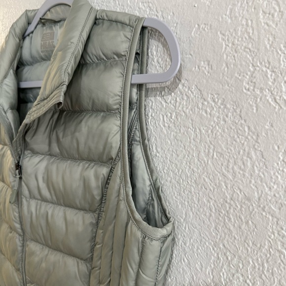 32 Degrees Heat Women’s Sage Green Lightweight Quilted Puffer Vest Size M - Picture 9 of 13